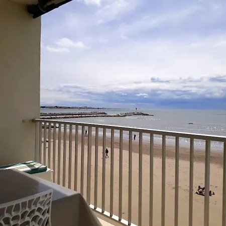 Apartment Cosy Seaside Apartment: Vue At Grau Du Roi Le Grau-du-Roi